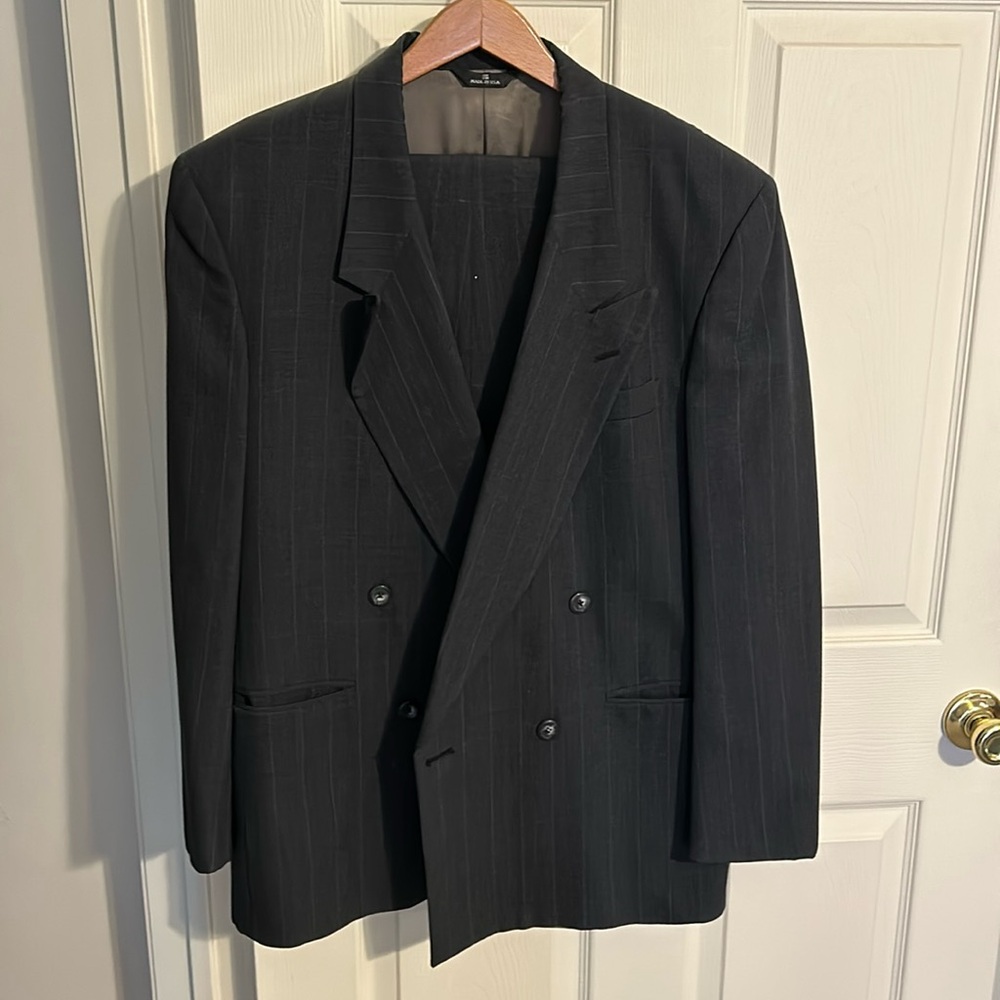 2 pc. Men’s suit. Jacket 42R, pants 34x32